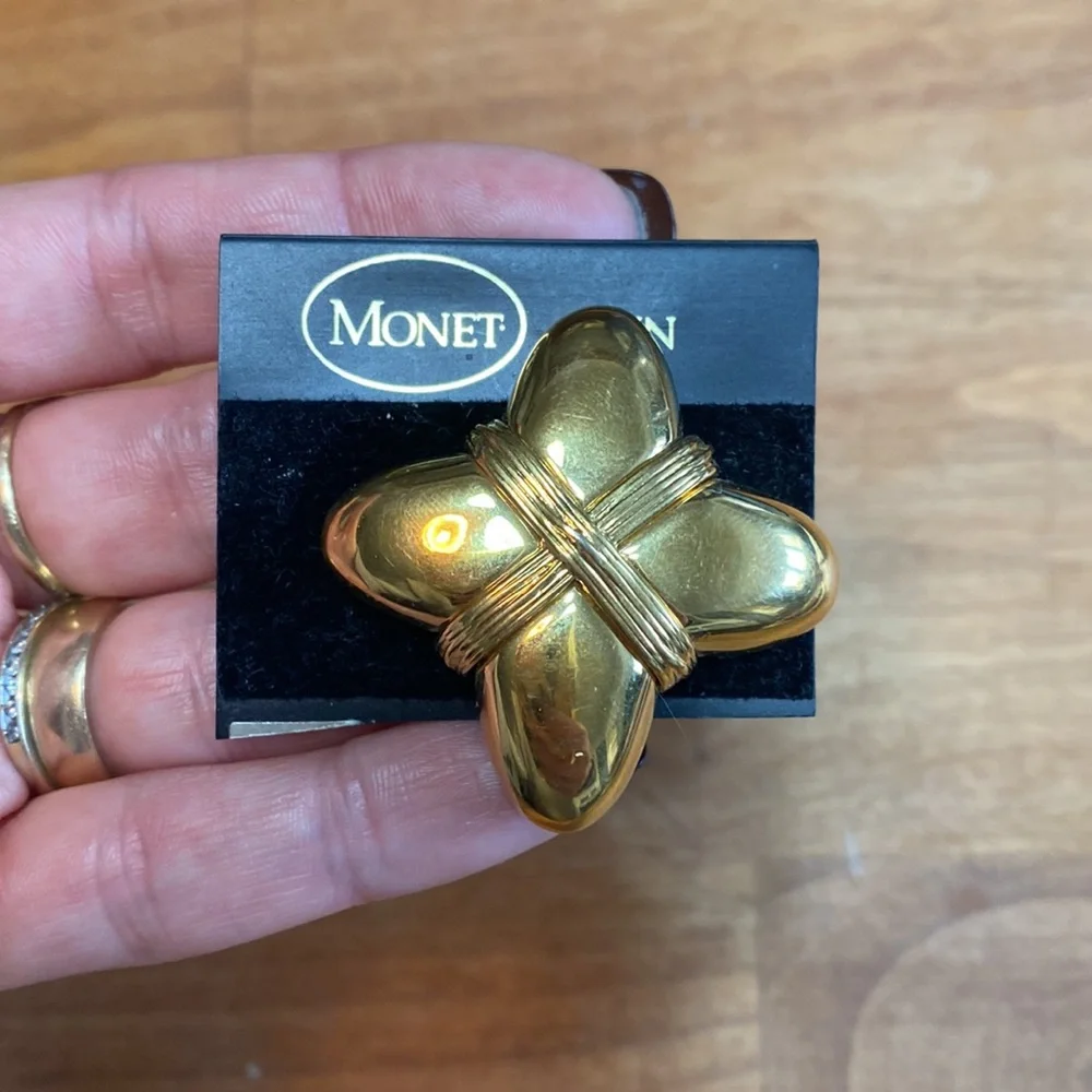 New Vintage Monet Gold Tone Metal Maltese Cross Pin Brooch Costume Jewelry